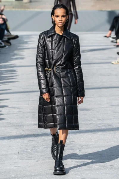 Look 3